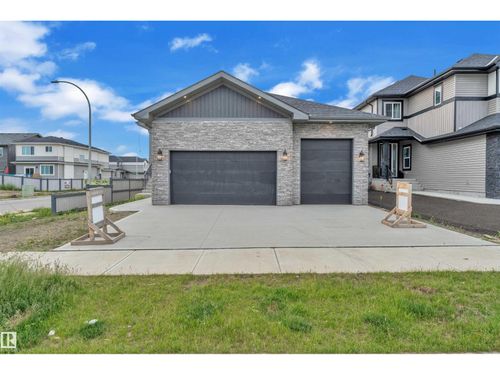 30 Avonlea Way, Spruce Grove, AB, T7X | Card Image
