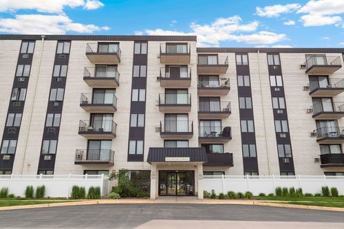 apt-5c-9737 N Fox Glen Dr, Niles, IL, 60714-5872 | Card Image