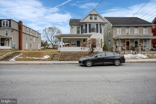 230 W 2nd St, WAYNESBORO, PA, 17268-2626 | Card Image