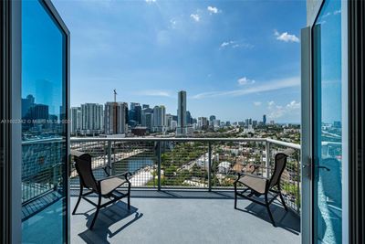 PHII04 - 10 Sw South River Dr, Condo with 3 bedrooms, 2 bathrooms and null parking in Miami FL | Image 1