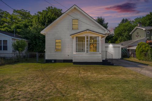 2223 Hughes Ave, Norton Shores, MI, 49441-1303 | Card Image