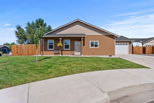 521 Se Morgan Ct, Madras, OR, 97741-9655 | Card Image