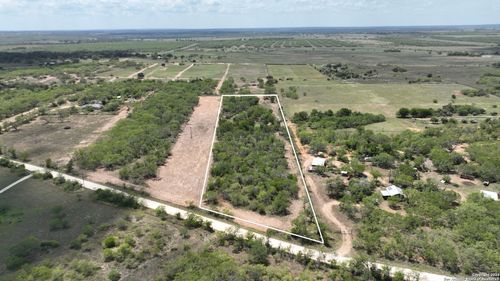 533 County Road 477, Stockdale, TX, 78160-5922 | Card Image