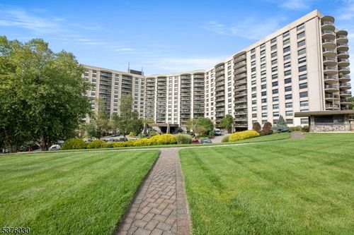 apt-10ew-2 Claridge Dr, Verona, NJ, 07044-4030 | Card Image