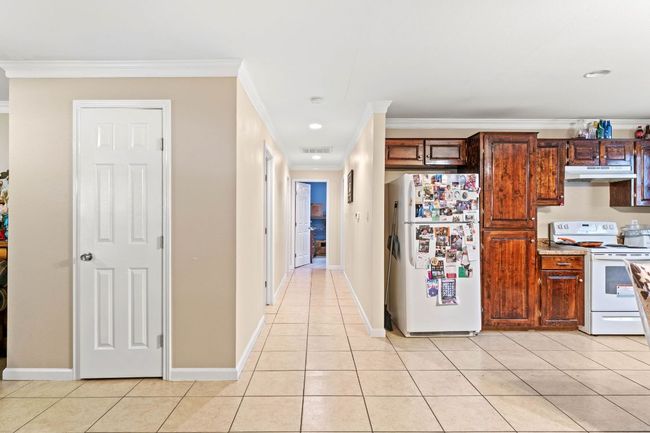 300 Walker St, House other with 3 bedrooms, 2 bathrooms and 1 parking in Smithville TX | Image 5
