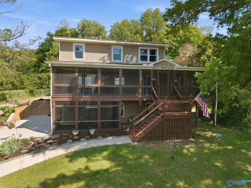 111 Rachel Dr Nw, Huntsville, AL, 35806-2211 | Card Image