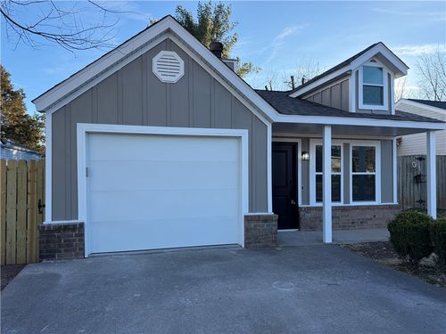 226 Nw J Street, Bentonville, AR, 72712 | Card Image