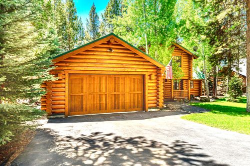 16897 Pony Express Way, Bend, OR, 97707-2252 | Card Image