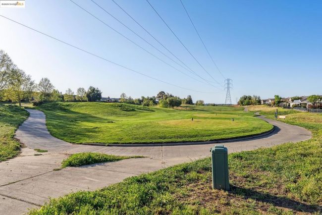 664 Prince Albert Way, Home with 2 bedrooms, 2 bathrooms and 1 parking in Brentwood CA | Image 50