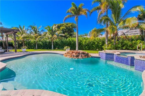 1555 Crayton Rd, NAPLES, FL, 34102-5123 | Card Image