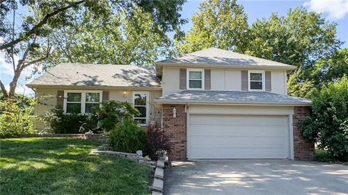 2721 Lawrence Ave, Lawrence, KS, 66047-3017 | Card Image