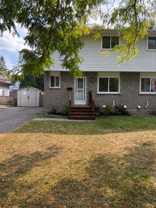 5842 Frontenac St, Niagara Falls, ON, L2G3A9 | Card Image