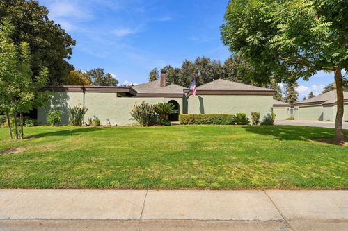 2950 W Border Links Dr, Visalia, CA, 93291-4215 | Card Image