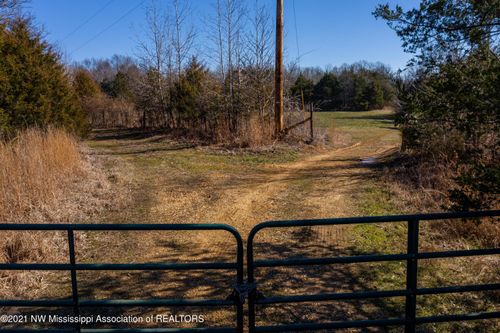 705 Wall Hill Farms Rd, Byhalia, MS, 38611 | Card Image