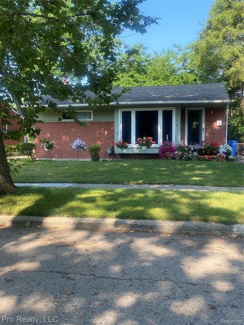 724 Clair St, Inkster, MI, 48141-1002 | Card Image