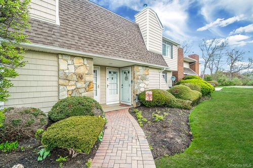 201-201 Lake Pointe Cir, Middle Island, NY, 11953-2010 | Card Image