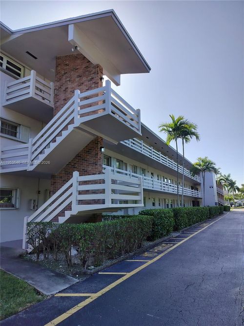 apt-214-700 Layne Blvd, Hallandale Beach, FL, 33009-6593 | Card Image
