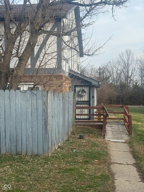 9887 Royce Dr, Indianapolis, IN, 46235-2372 | Card Image