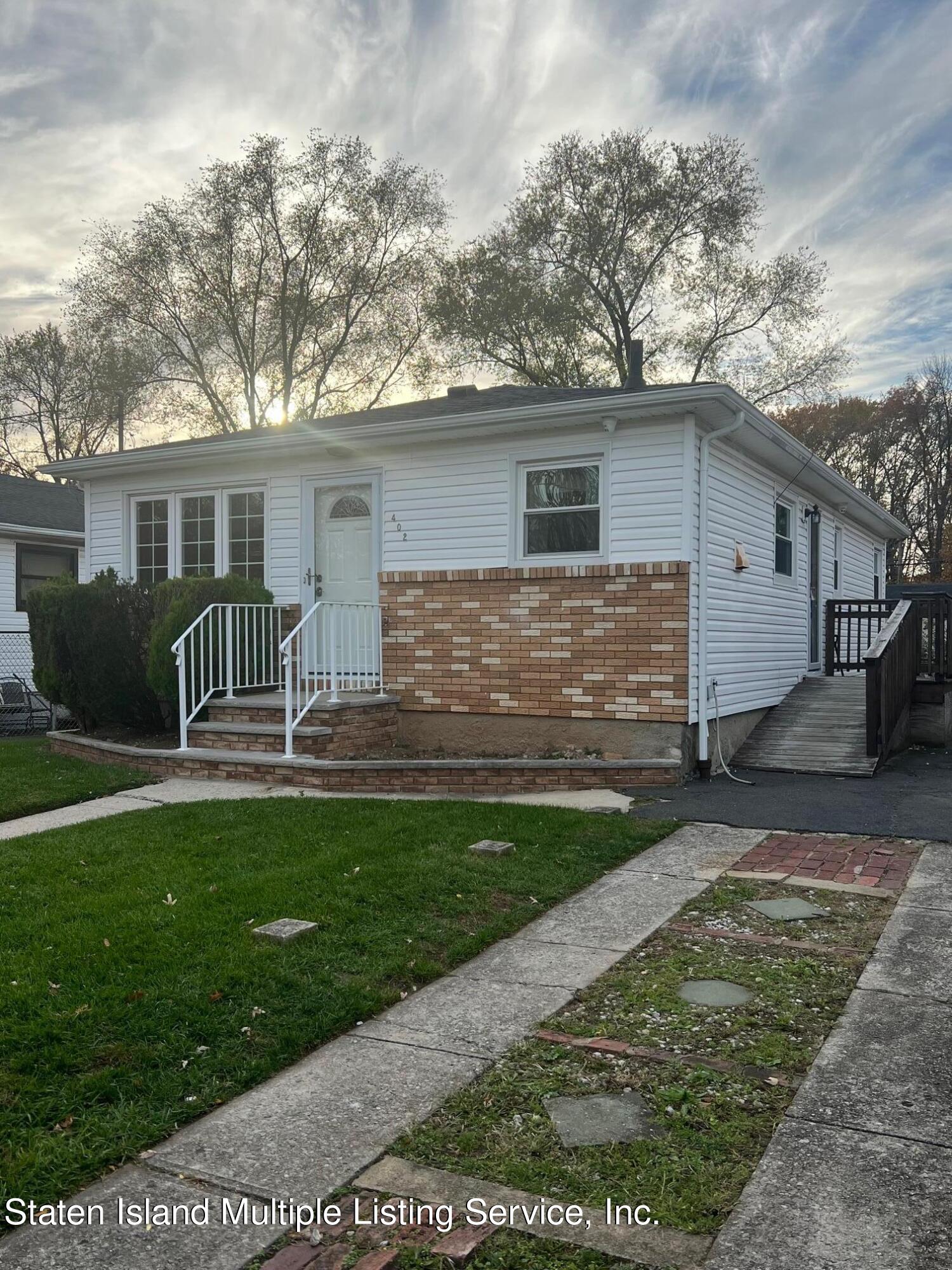 Grandview Ave, Staten Island, NY 10303