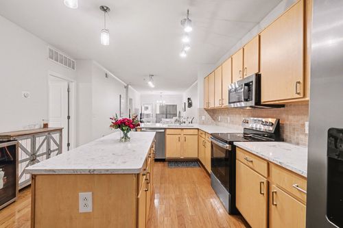 305-1803 Broadway, Nashville, TN, 37203-2761 | Card Image
