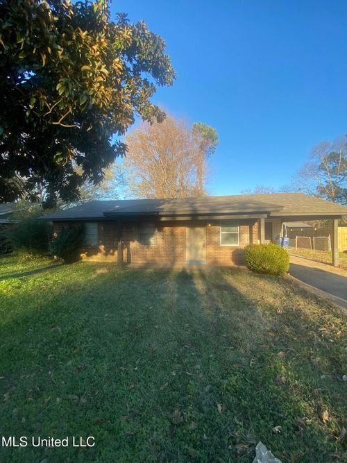 6460 Yorkshire Rd, Horn Lake, MS, 38637-2167 | Card Image