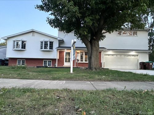 33195 Swallow Dr, Rockwood, MI, 48173-1136 | Card Image