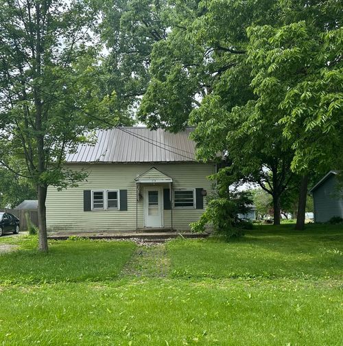 415 W Main St, Arcola, IL, 61910-1116 | Card Image