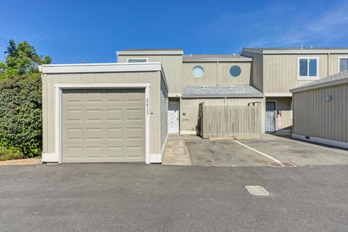 2413 Post Oak Ln, Sacramento, CA, 95825-1075 | Card Image