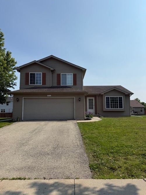 916 Bluegrass Ln, Plano, IL, 60545-2109 | Card Image