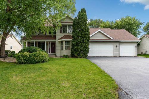 8404 Centaur Dr, Machesney Park, IL, 61115-2703 | Card Image