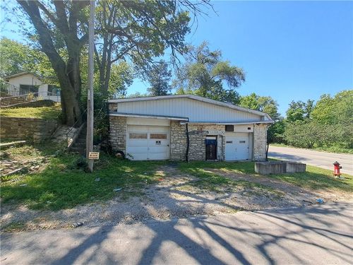 3120 Bellaire Ave, Kansas City, MO, 64129-1117 | Card Image