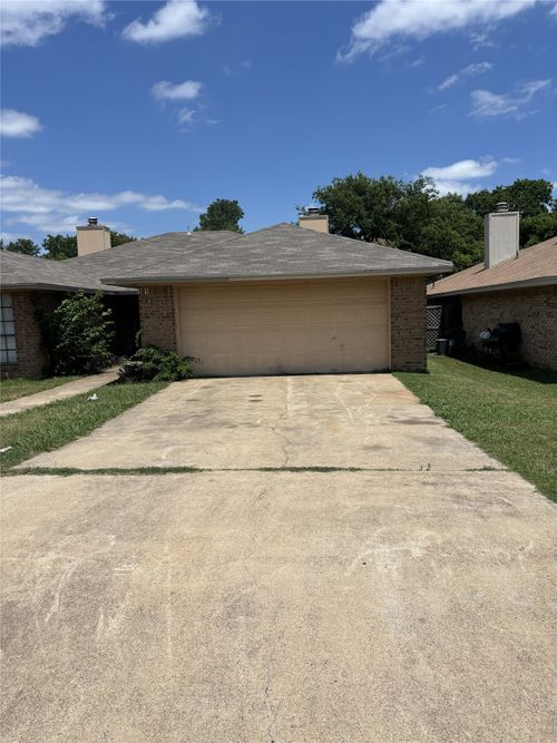 121 Wildwood Dr, Duncanville, TX, 75137-4545 | Card Image