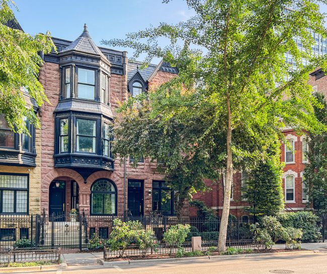 45 E Division Street, House other with 4 bedrooms, 5 bathrooms and null parking in Chicago IL | Image 1
