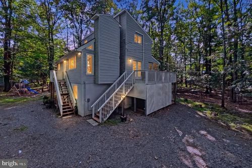 5145 Hummingbird Dr, Pocono Summit, PA, 18346-7614 | Card Image