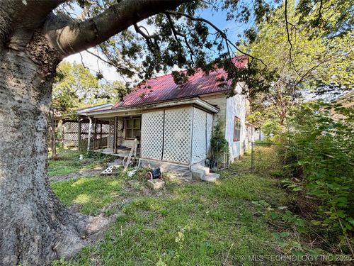 330 S Miller St, Vinita, OK, 74301-4132 | Card Image