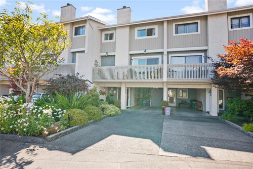 27-1480 Garnet Rd, Saanich, BC, V8P5K9 | Card Image