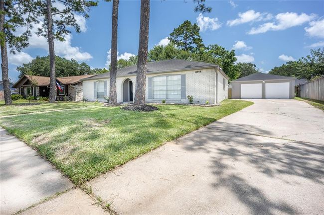 Long driveway. | Image 21