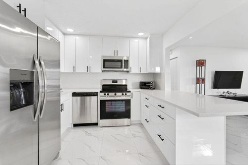 688 Sw Lake Ct, Boynton Beach, FL, 33426-5437 | Card Image