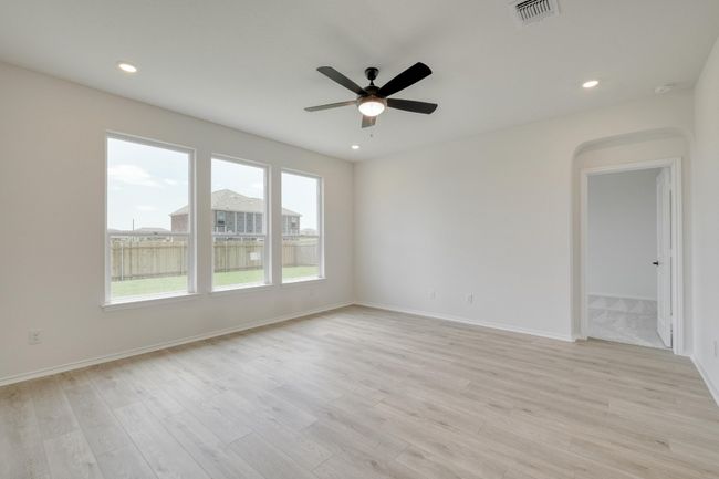 15101 Onager Pass, House other with 3 bedrooms, 2 bathrooms and 2 parking in Manor TX | Image 4