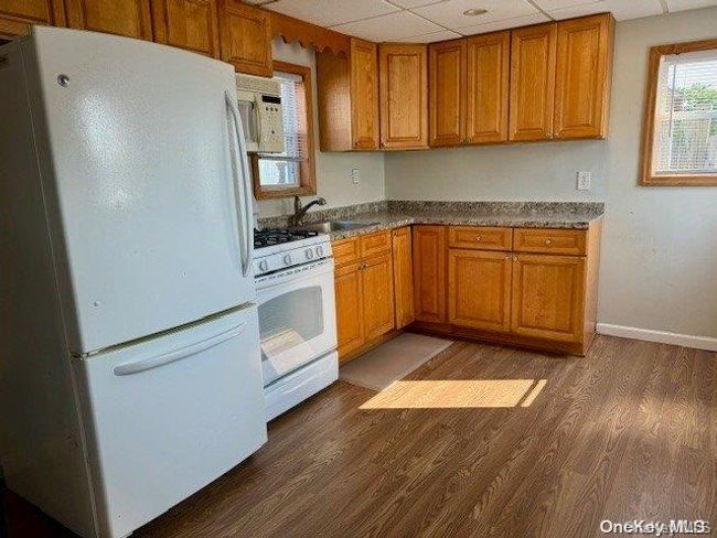102 E 6 Th Rd, House other with 3 bedrooms, 1 bathrooms and null parking in Broad Channel NY | Image 4