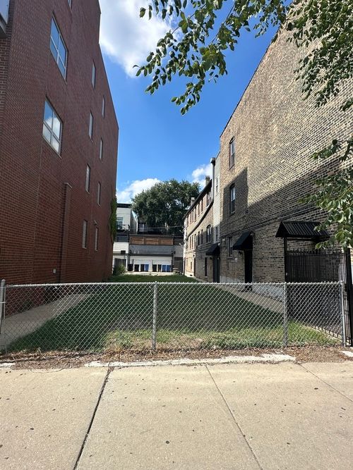 910 Ashland Ave, Chicago, IL, 60622-5110 | Card Image