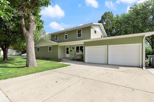 705 S 4th St, Marshall, MN, 56258-2247 | Card Image