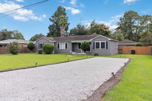 518 Loreauville Rd, New Iberia, LA, 70563-1940 | Card Image