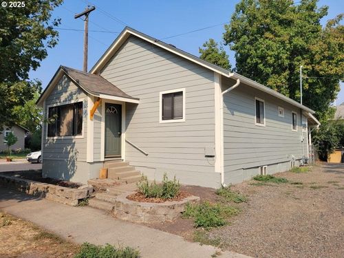 2417 N Fir St, La Grande, OR, 97850-3143 | Card Image