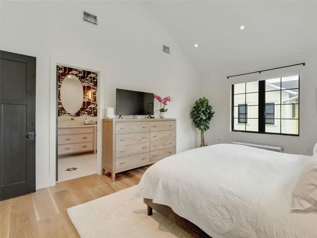 1003 E 14 Th St, House other with 3 bedrooms, 3 bathrooms and 2 parking in Austin TX | Image 16