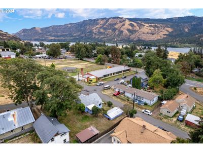 401 Third St, House other with 3 bedrooms, 2 bathrooms and null parking in Lyle WA | Image 3