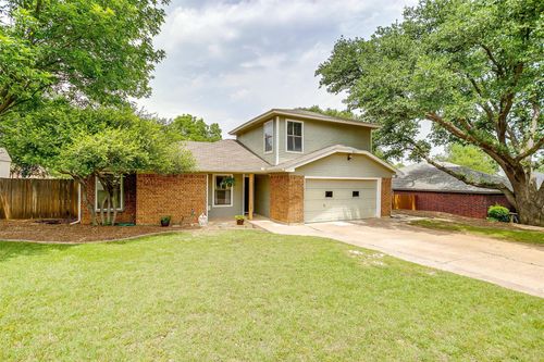 213 Ne Timber Ridge Dr, Burleson, TX, 76028-2512 | Card Image