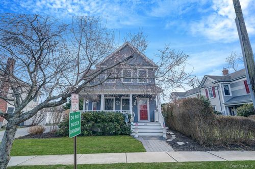 407 Wiggins St, Greenport, NY, 11944-1888 | Card Image