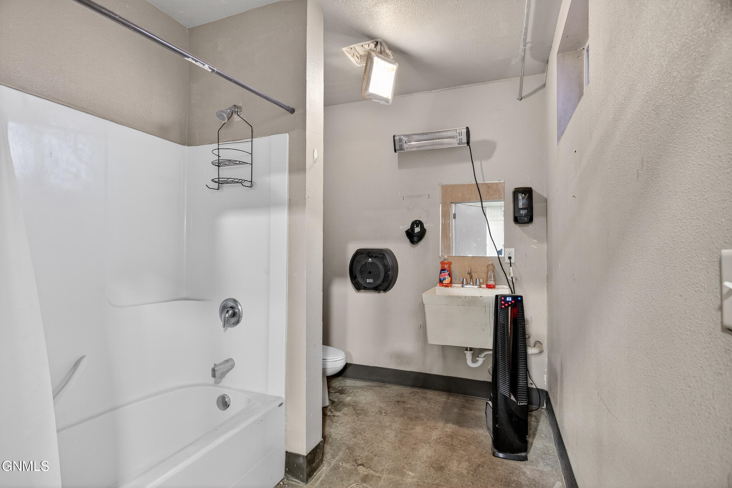Commercial Sale in Alexander 5