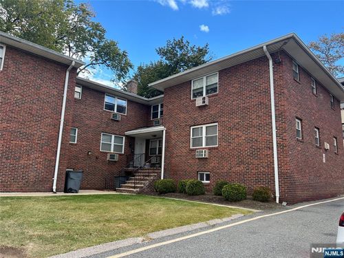 275 River Rd, Bogota, NJ, 07603-1242 | Card Image